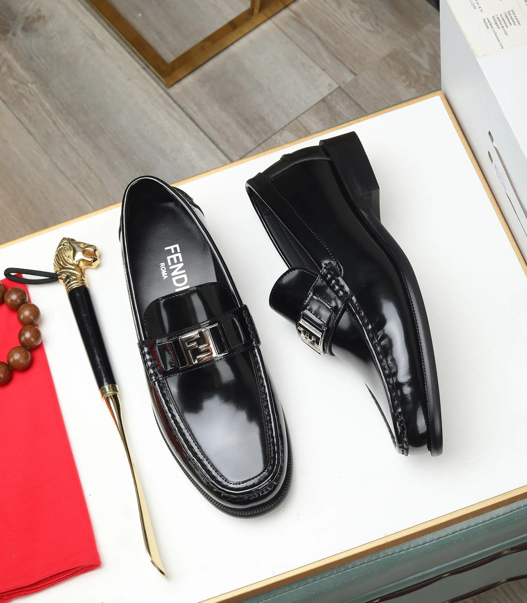 Men's shoes 💰580 (high-end, full cowhide) FENDI Fendi high-end formal leather shoes, original Italian imported cowhide surface + cowhide lining, original hardware, I believe you will be impressed from the first time you see it. The avant-garde atmosphere can no longer fully interpret its elegance. AAA grade rubber outsole, super comfortable. Original counter last, ensuring its original version and quality. The simple upper ensures its comfort and breathability. A pair of truly good shoes has its own unique soul, famous quality, regular size 38-44 (45 46 customized)